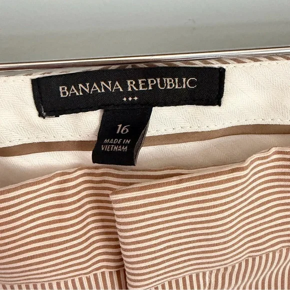 Banana Republic 10” Inseam Shorts Women’s 16 Tan White Stripe NEW (See Photos) - Picture 3 of 12